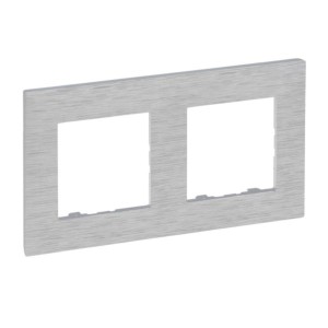 Podwójna ramka kolor aluminium szczotkowane Niloe Step 863892 Legrand