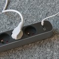Listwa ochronna z wyłącznikiem 5 gniazd 16A  2 x USB czarna 1.5 m