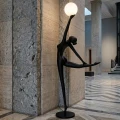 Lampa podłogowa WOMAN BALLERINA czarna 210 cm F9221 Step into Design