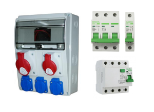 Rozdzielnica hermetyczna budowlana z zabezpieczniem 3x230V 1x16A 1x32A